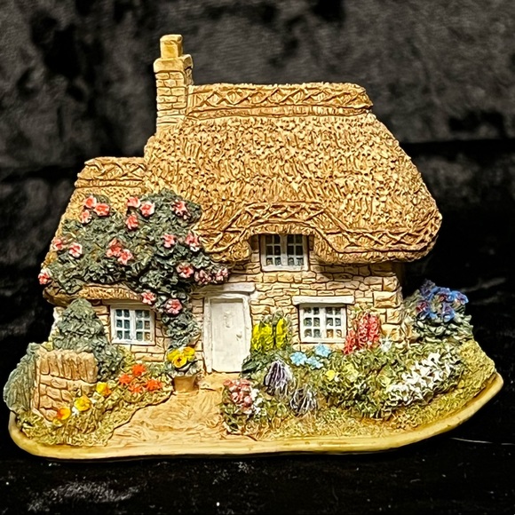 Lilliput Lane -Tuppenny Bun - England Collection - Picture 4 of 12